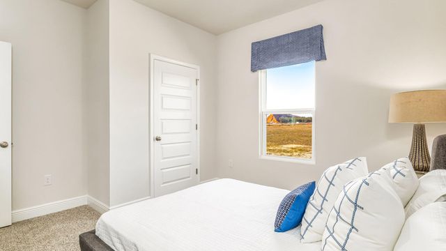 8166 Fox Hunt Drive, Milton, FL 32583