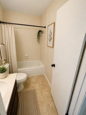 6057 WINDHOVER DRIVE E-08, Orlando, FL 32819