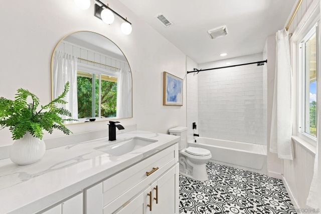 3425 Purer Rd, Escondido, CA 92029