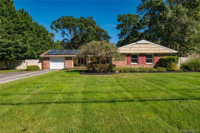 3 High Gate Drive, East Setauket, NY 11733