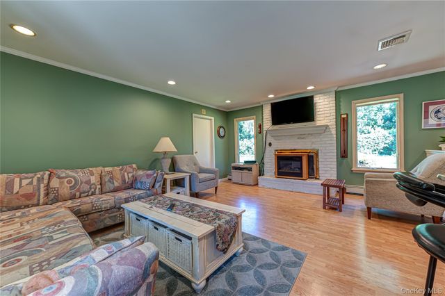 3 High Gate Drive, East Setauket, NY 11733