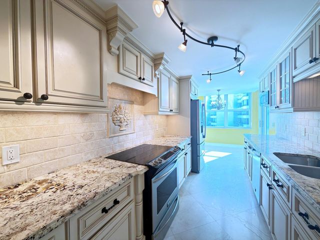 3546 S Ocean Boulevard 410, South Palm Beach, FL 33480