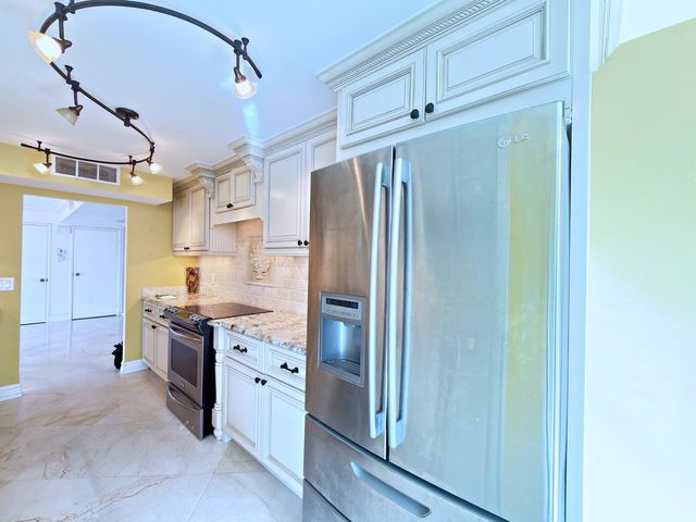 3546 S Ocean Boulevard 410, South Palm Beach, FL 33480