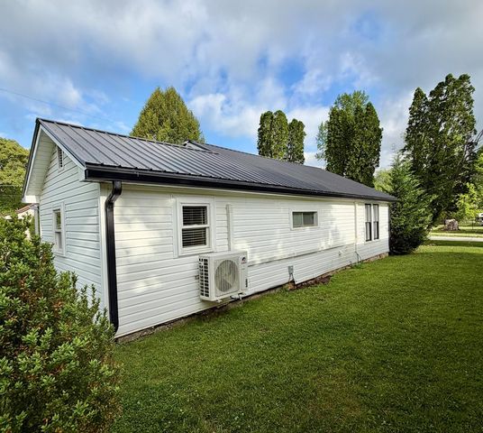 23 Cody Street, Robbinsville, NC 28771