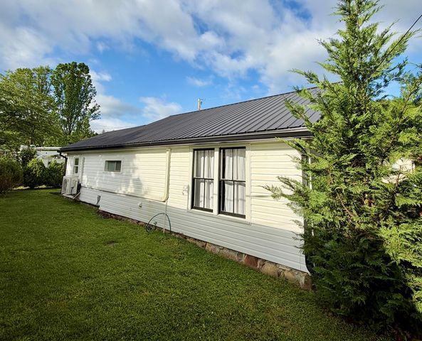 23 Cody Street, Robbinsville, NC 28771