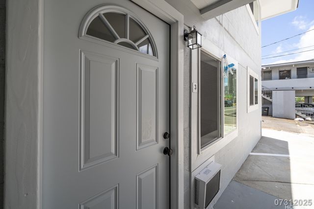 829 Waiaka Place, Honolulu, HI 96826