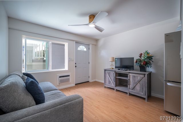 829 Waiaka Place, Honolulu, HI 96826