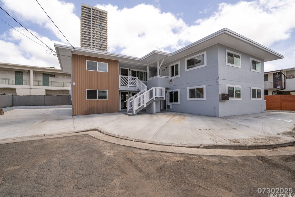 829 Waiaka Place, Honolulu, HI 96826