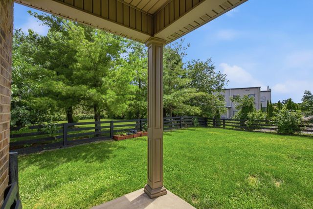 1084 Bay Colony Drive, Richmond, KY 40475