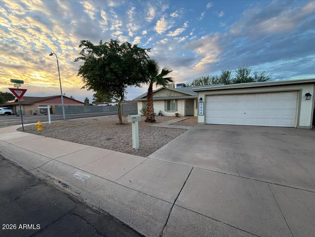 5650 W SUNNYSLOPE Lane, Glendale, AZ 85302 — photo 2