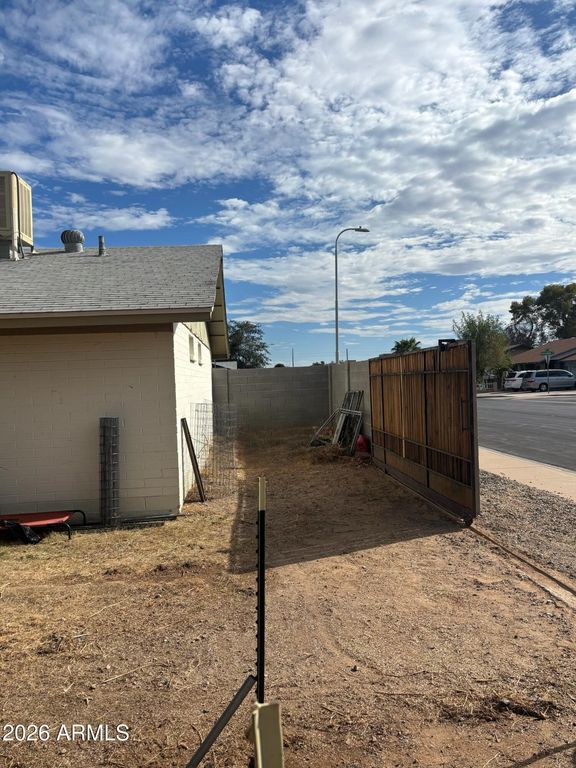 5650 W SUNNYSLOPE Lane, Glendale, AZ 85302 — photo 4