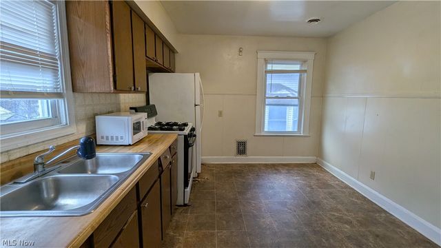 826 Michigan Avenue, Youngstown, OH 44504