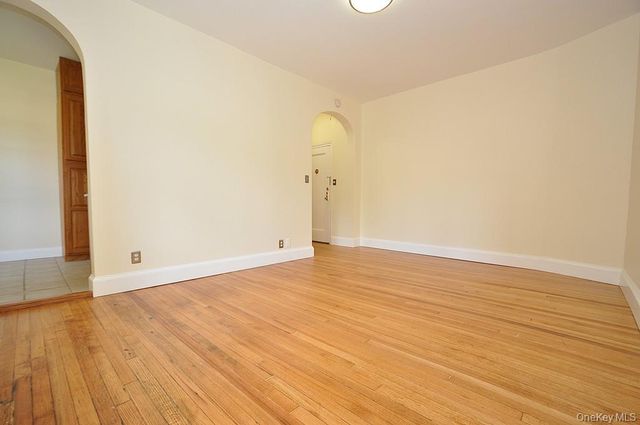 120 Stonelea Place 3M, New Rochelle, NY 10801