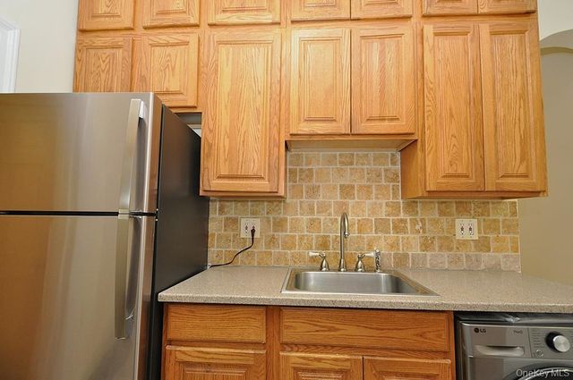 120 Stonelea Place 3M, New Rochelle, NY 10801