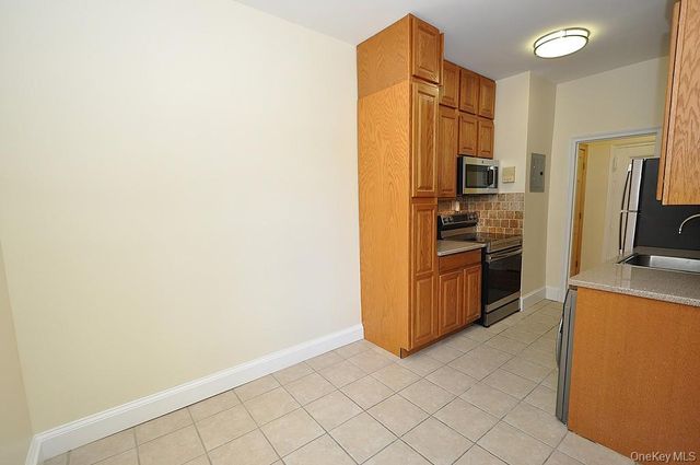 120 Stonelea Place 3M, New Rochelle, NY 10801