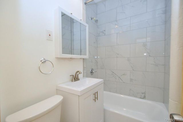 120 Stonelea Place 3M, New Rochelle, NY 10801