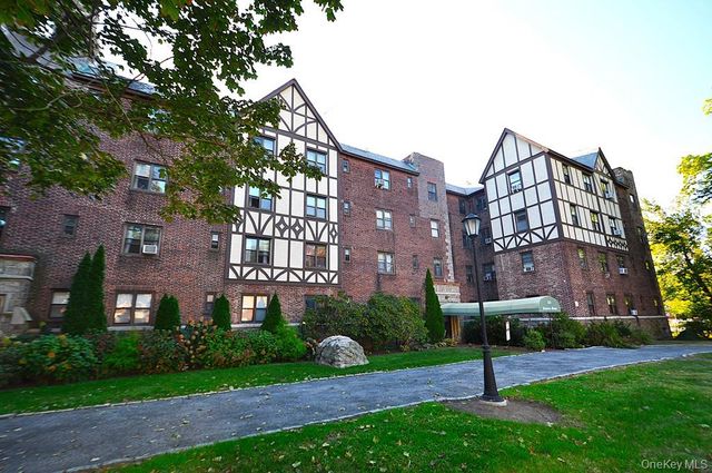 120 Stonelea Place 3M, New Rochelle, NY 10801