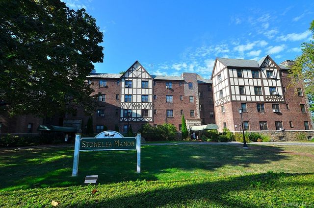 120 Stonelea Place 3M, New Rochelle, NY 10801