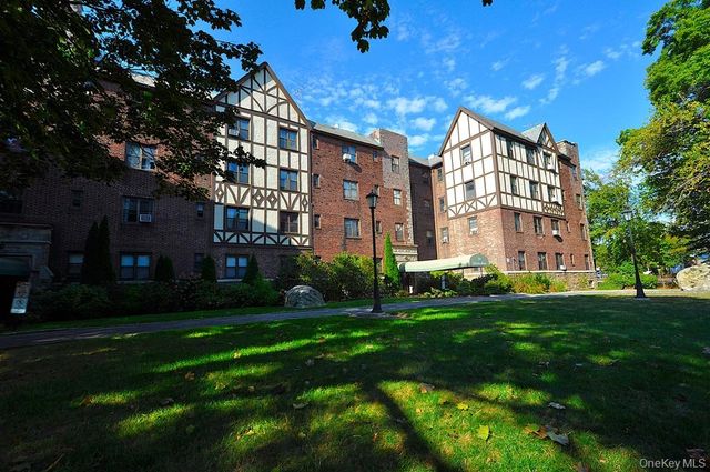 120 Stonelea Place 3M, New Rochelle, NY 10801
