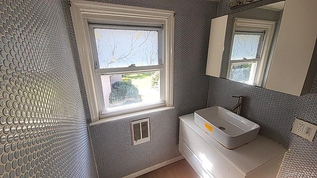 10 Shelley Avenue, Valhalla, NY 10595