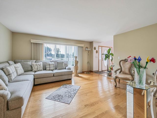 1212 Grove Avenue, Addison, IL 60101