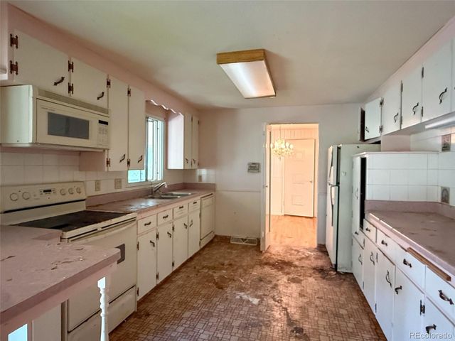 975 E 9th Avenue, Broomfield, CO 80020
