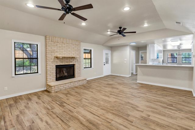 620 W Aquarius Court, Granbury, TX 76049