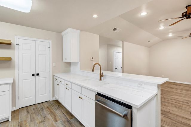 620 W Aquarius Court, Granbury, TX 76049