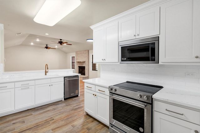 620 W Aquarius Court, Granbury, TX 76049