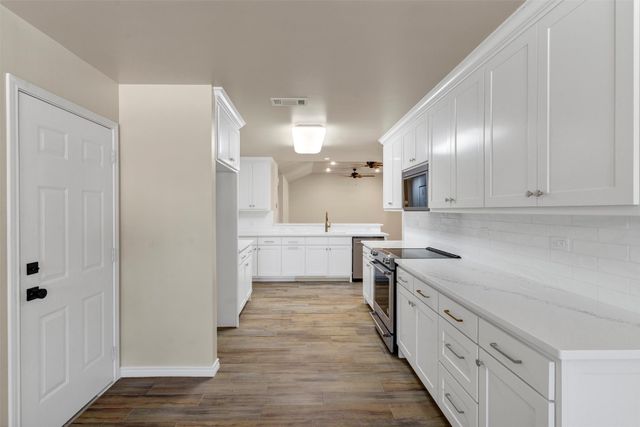 620 W Aquarius Court, Granbury, TX 76049