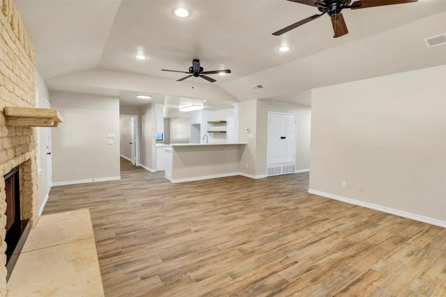 620 W Aquarius Court, Granbury, TX 76049