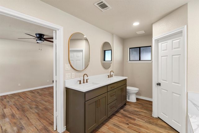 620 W Aquarius Court, Granbury, TX 76049
