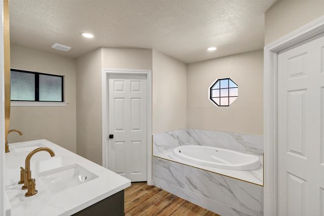620 W Aquarius Court, Granbury, TX 76049