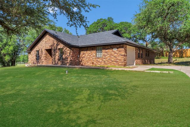 620 W Aquarius Court, Granbury, TX 76049
