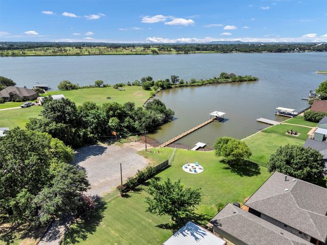 620 W Aquarius Court, Granbury, TX 76049
