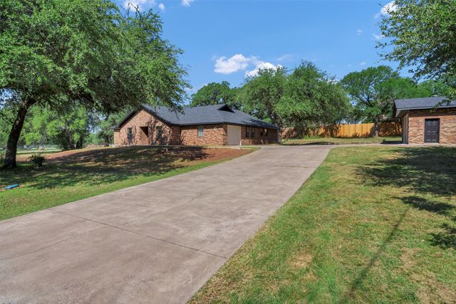 620 W Aquarius Court, Granbury, TX 76049