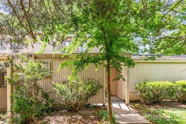 8005 Horse Chestnut Lane, Charlotte, NC 28277