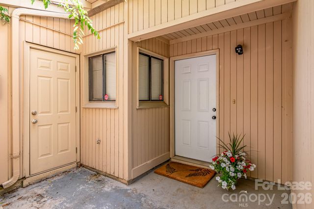 8005 Horse Chestnut Lane, Charlotte, NC 28277