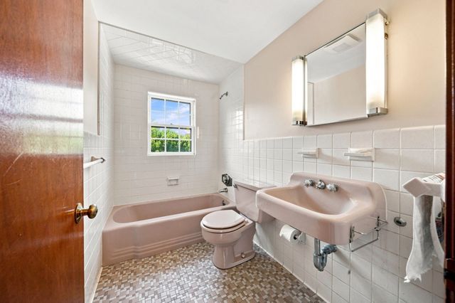 125 Whitehall St, Dedham, MA 02026