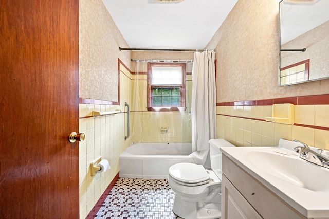 125 Whitehall St, Dedham, MA 02026