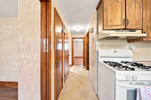 125 Whitehall St, Dedham, MA 02026