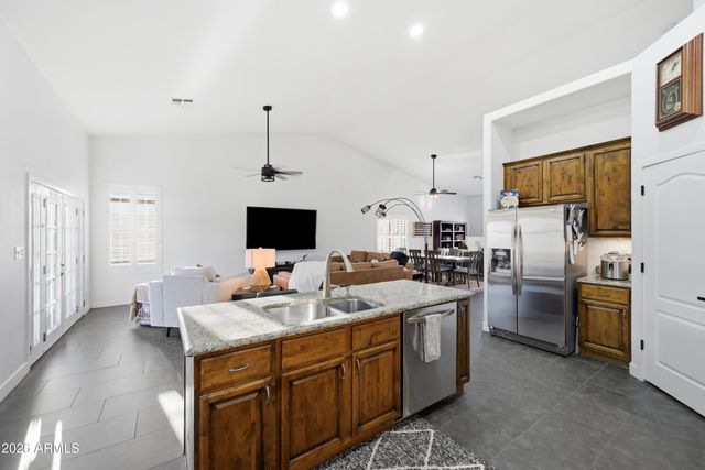 221 E APPALOOSA Court, Gilbert, AZ 85296