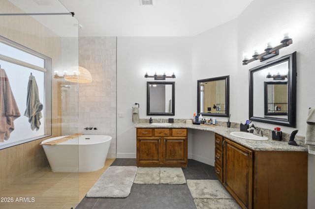 221 E APPALOOSA Court, Gilbert, AZ 85296