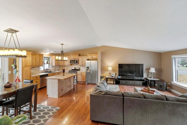 8196 Custers Trail, Inver Grove Heights, MN 55076