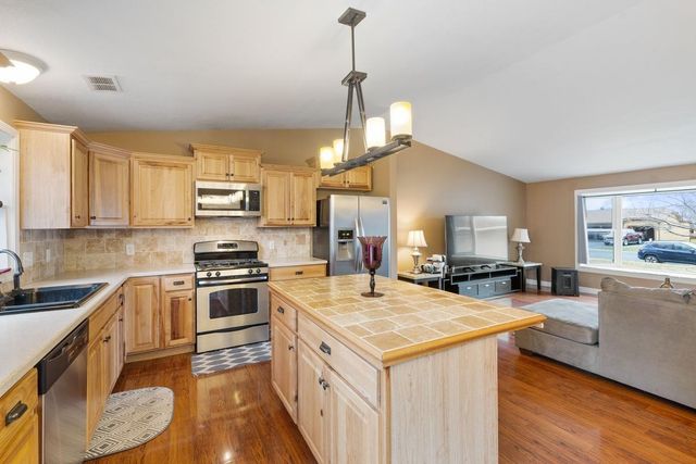 8196 Custers Trail, Inver Grove Heights, MN 55076