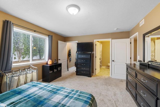 8196 Custers Trail, Inver Grove Heights, MN 55076