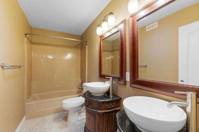 8196 Custers Trail, Inver Grove Heights, MN 55076