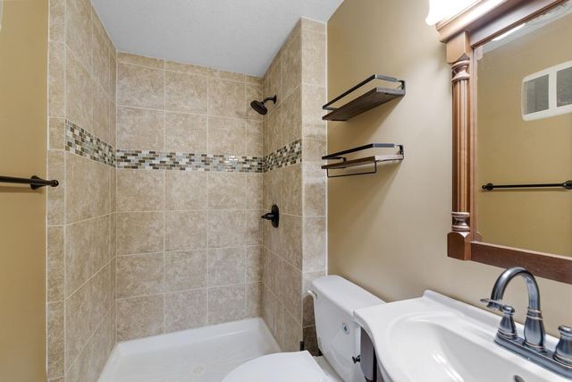 8196 Custers Trail, Inver Grove Heights, MN 55076