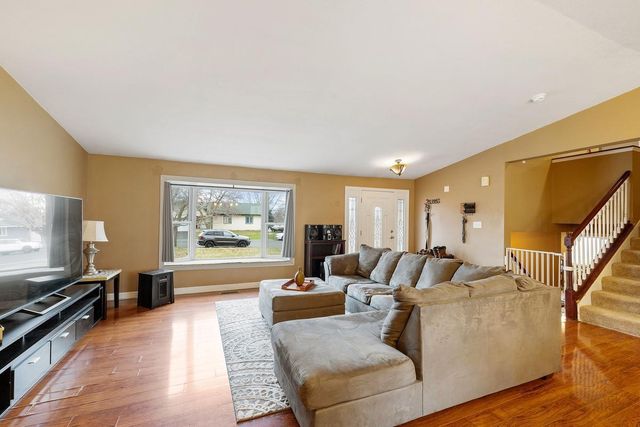 8196 Custers Trail, Inver Grove Heights, MN 55076