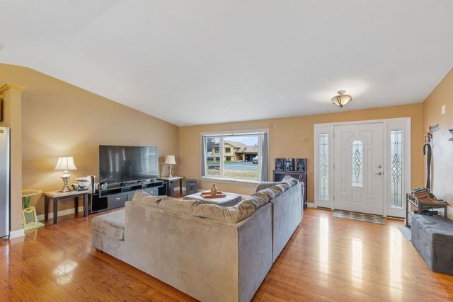 8196 Custers Trail, Inver Grove Heights, MN 55076